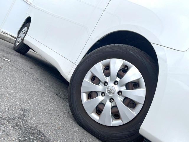 TOYOTA NOAH 2013 Image 31