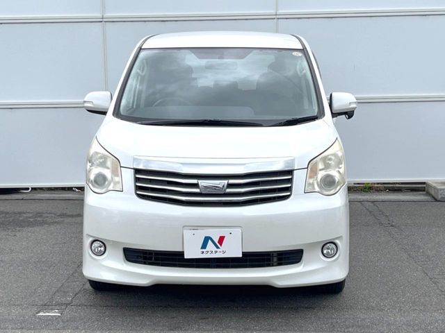 TOYOTA NOAH 2013 Image 31