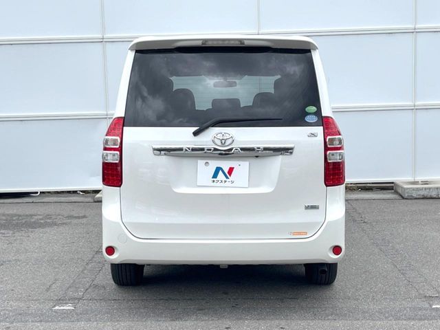 TOYOTA NOAH 2013 Image 31