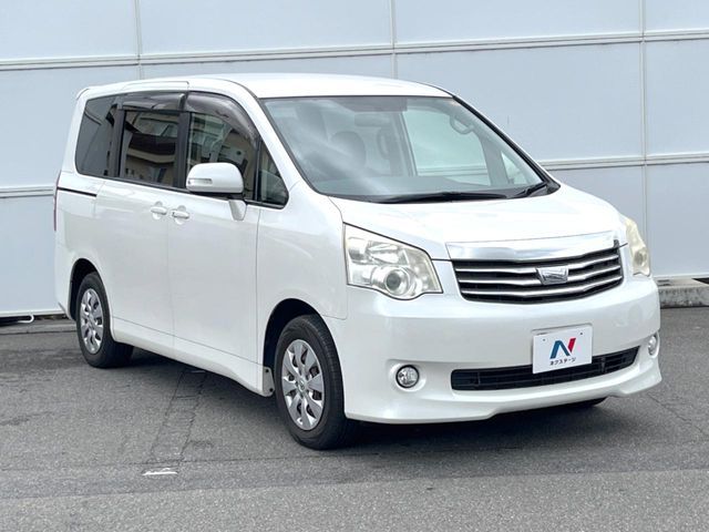TOYOTA NOAH 2013 Image 31