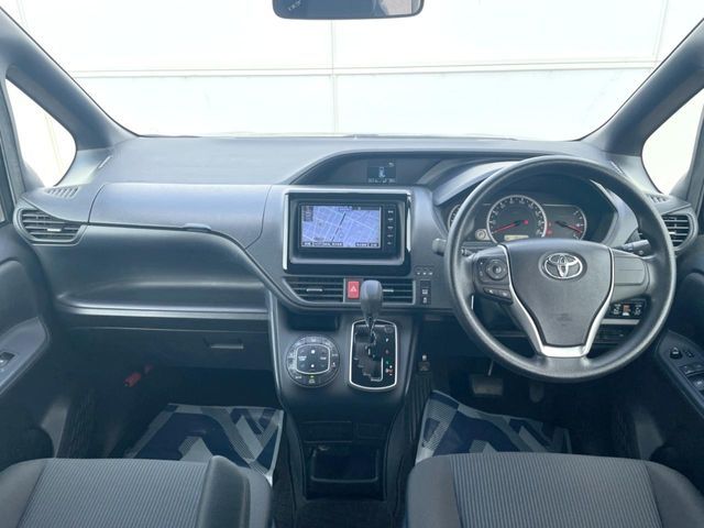 TOYOTA VOXY 2015 Image 31