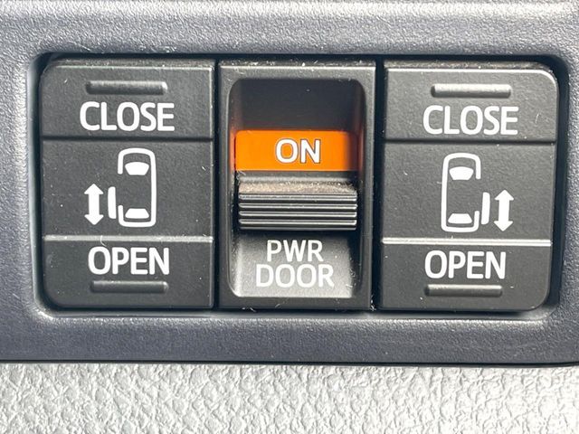 TOYOTA VOXY 2015 Image 31