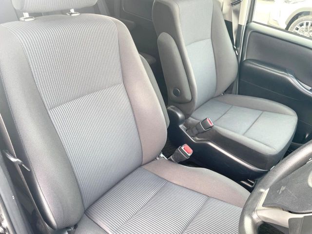 TOYOTA VOXY 2015 Image 31