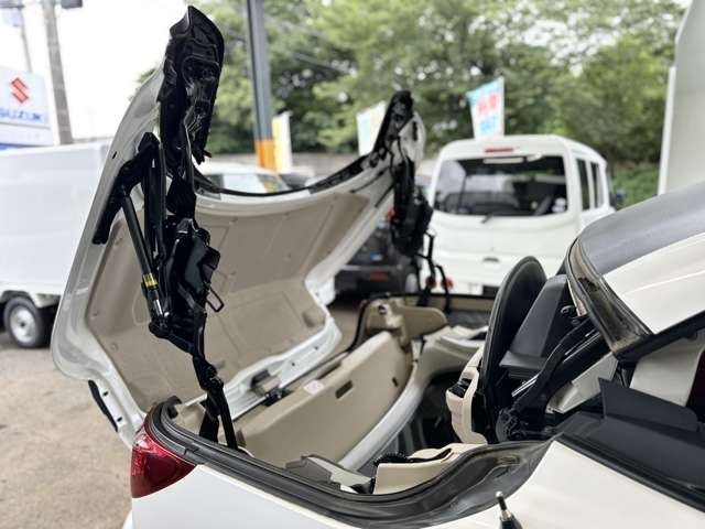 TOYOTA LEXUS IS350C 2010 Image 31