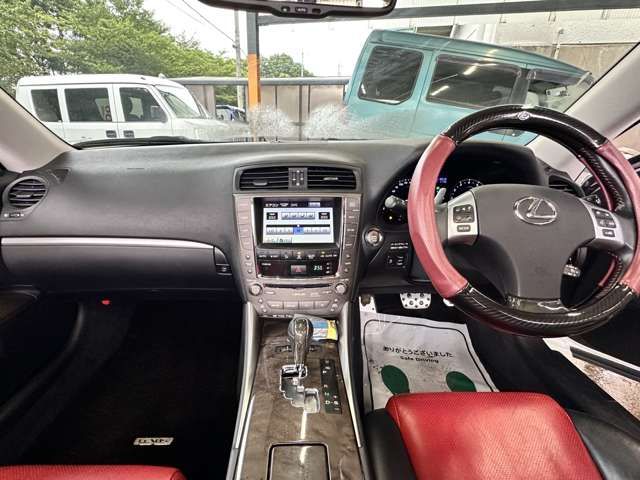TOYOTA LEXUS IS350C 2010 Image 31
