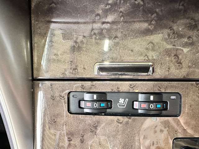 TOYOTA LEXUS IS350C 2010 Image 31