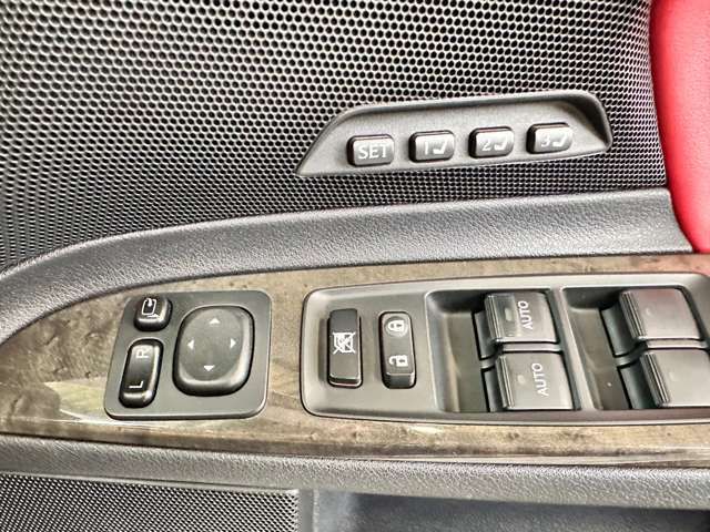 TOYOTA LEXUS IS350C 2010 Image 31