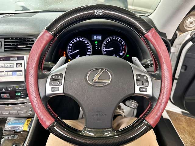 TOYOTA LEXUS IS350C 2010 Image 31