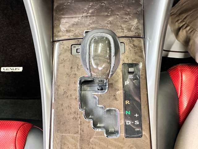 TOYOTA LEXUS IS350C 2010 Image 31