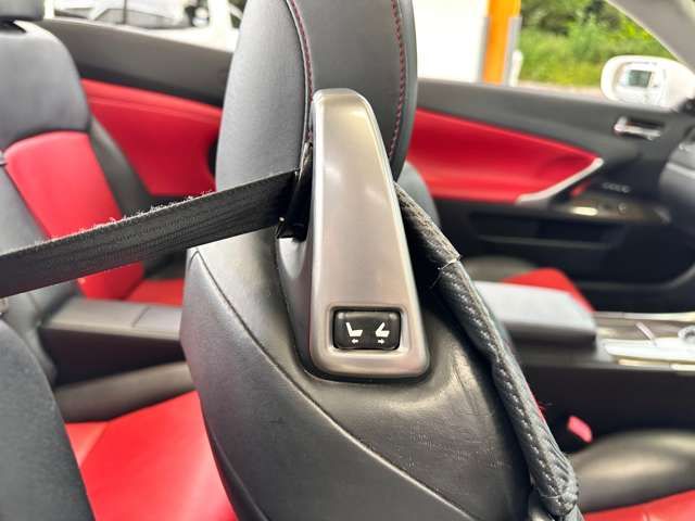 TOYOTA LEXUS IS350C 2010 Image 31