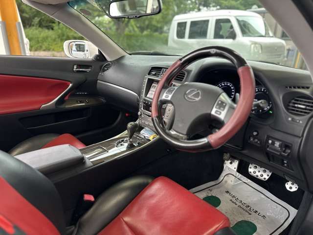 TOYOTA LEXUS IS350C 2010 Image 31