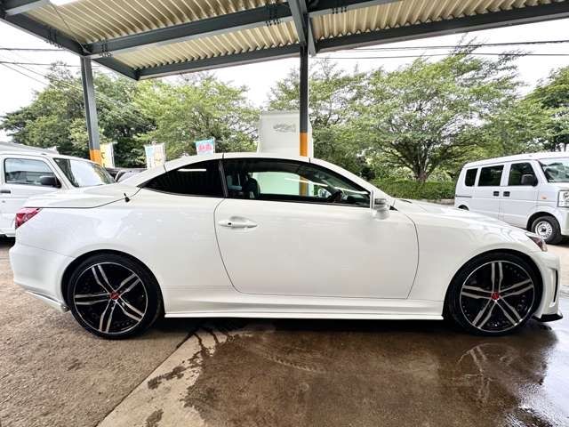 TOYOTA LEXUS IS350C 2010 Image 31