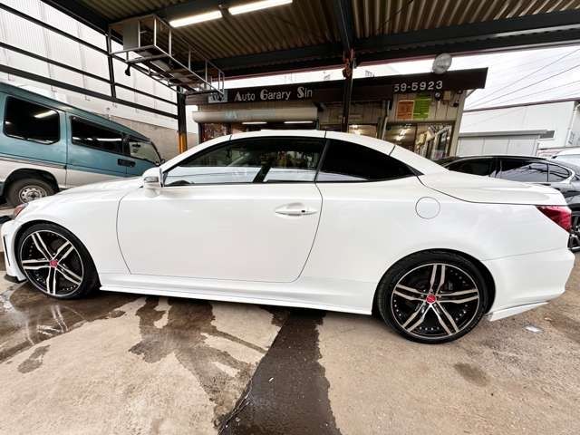 TOYOTA LEXUS IS350C 2010 Image 31