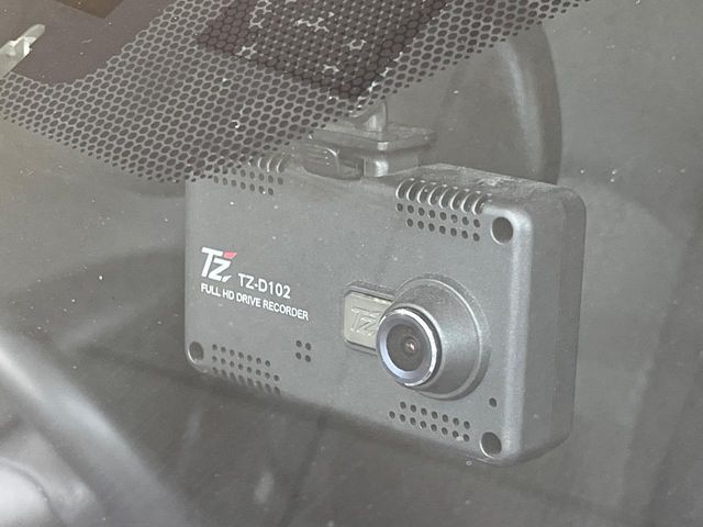 TOYOTA PRIUS 2017 Image 31