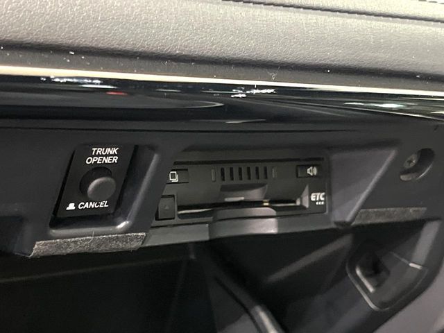 TOYOTA CROWN SEDAN HYBRID 2018 Image 31