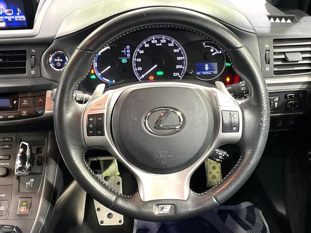 TOYOTA LEXUS CT200H 2013 Image 31