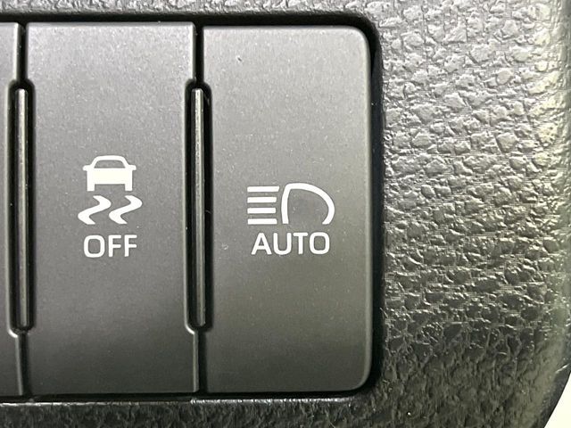 TOYOTA HARRIER HYBRID 2017 Image 31