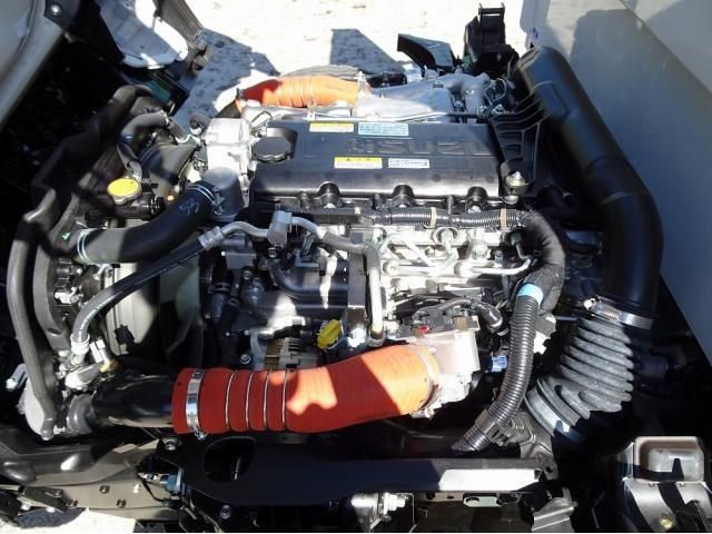 ISUZU ELF 2026 Image 31