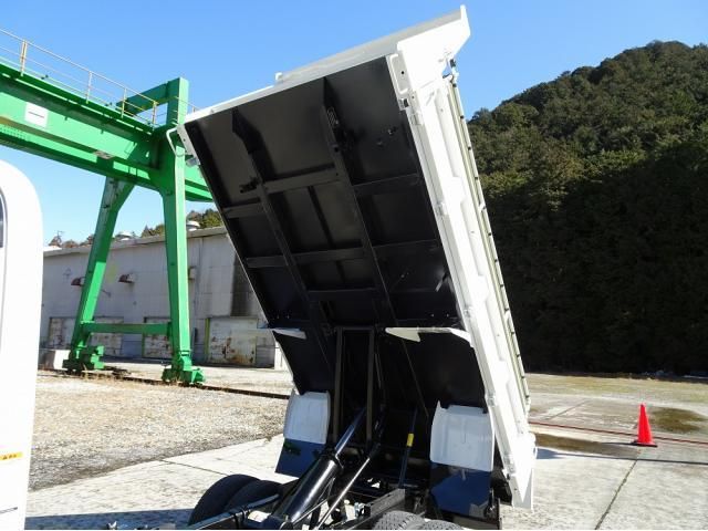 ISUZU ELF 2026 Image 31