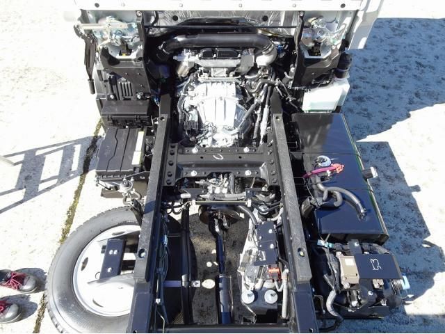 ISUZU ELF 2026 Image 31