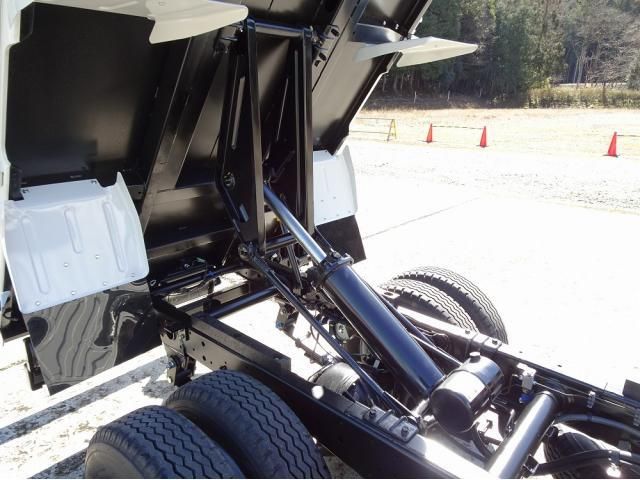 ISUZU ELF 2026 Image 31