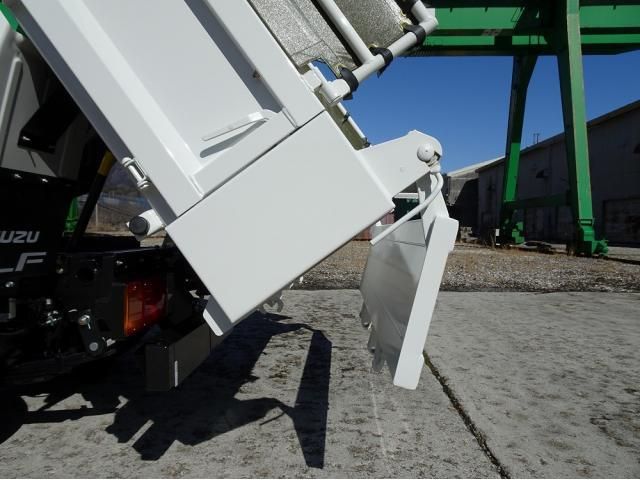 ISUZU ELF 2026 Image 31