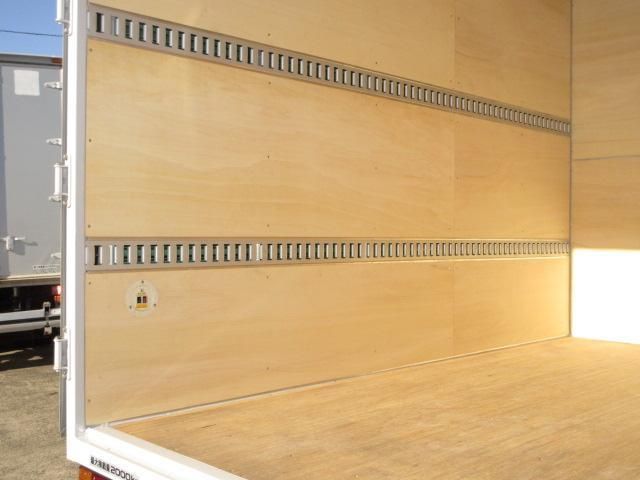 ISUZU ELF 2019 Image 31