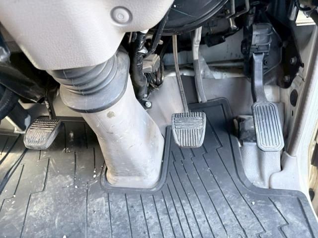 HINO DUTRO 2010 Image 31