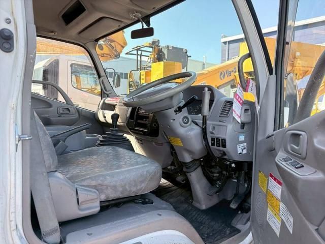 HINO DUTRO 2010 Image 31