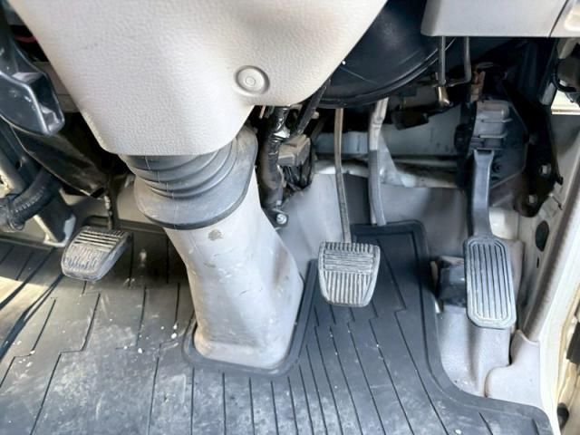 HINO DUTRO 2010 Image 31