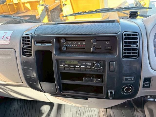 HINO DUTRO 2010 Image 31