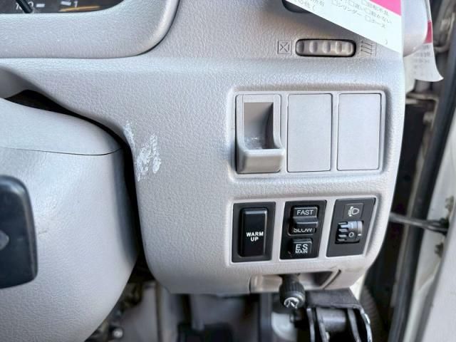 HINO DUTRO 2010 Image 31