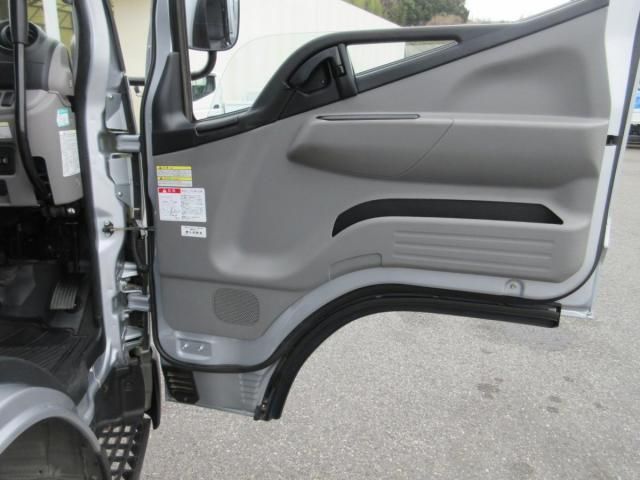 MITSUBISHI CANTER 2023 Image 31