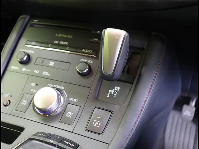 TOYOTA LEXUS CT200H 2018 Image 31