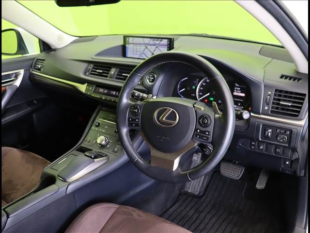 TOYOTA LEXUS CT200H 2018 Image 31