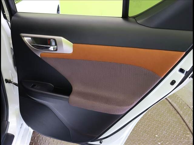 TOYOTA LEXUS CT200H 2018 Image 31