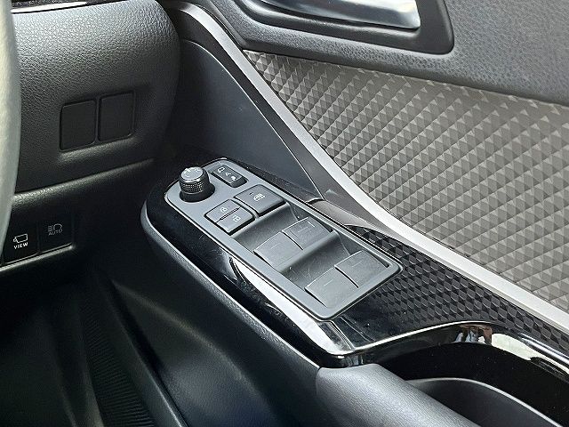 TOYOTA C-HR 2019 Image 31