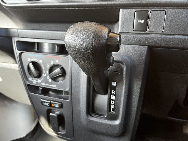 DAIHATSU HIJET CARGO 4WD 2021 Image 31