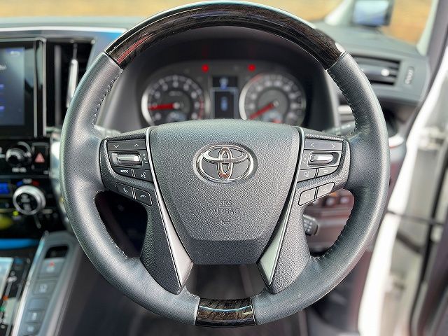 TOYOTA VELLFIRE 2015 Image 31