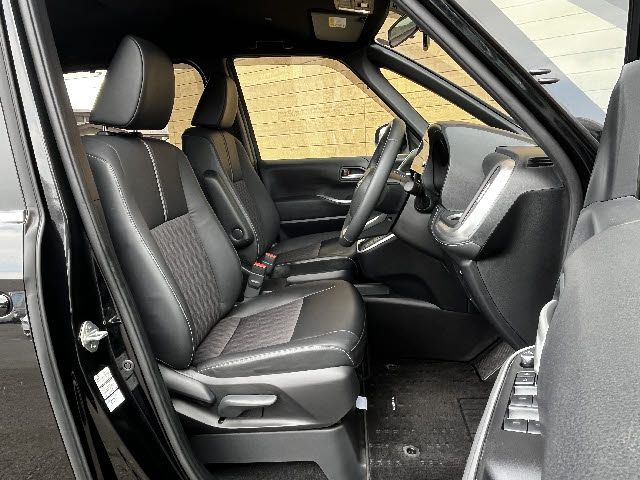 TOYOTA NOAH HYBRID 2025 Image 31