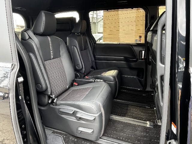 TOYOTA NOAH HYBRID 2025 Image 31