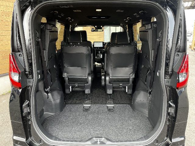 TOYOTA NOAH HYBRID 2025 Image 31