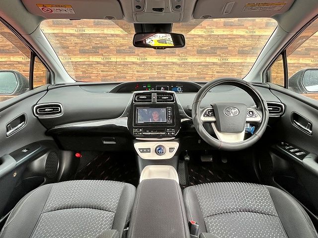 TOYOTA PRIUS 2017 Image 31