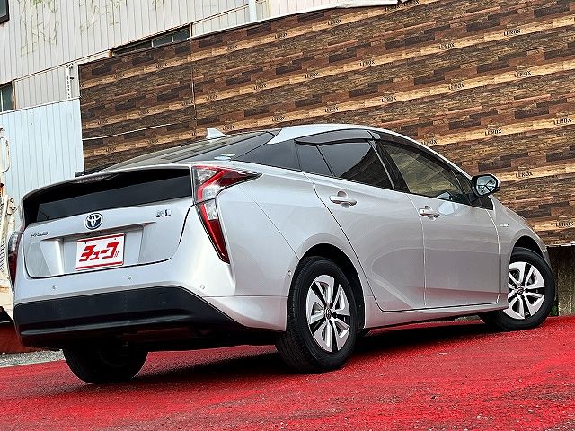 TOYOTA PRIUS 2017 Image 31