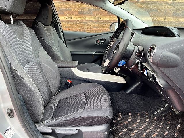 TOYOTA PRIUS 2017 Image 31