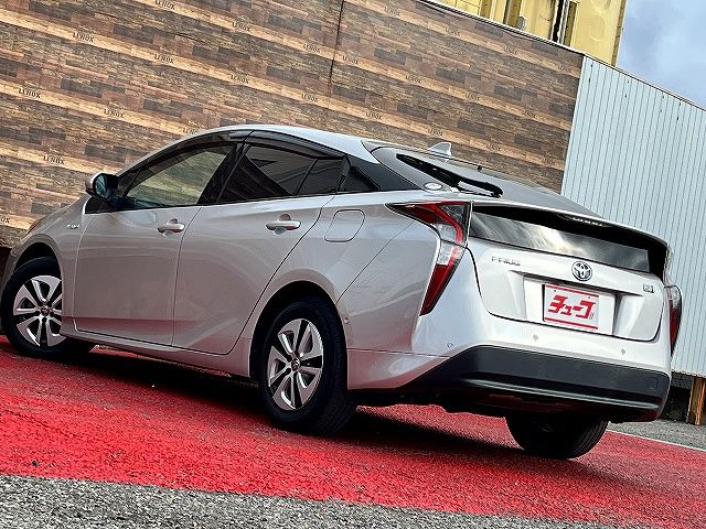 TOYOTA PRIUS 2017 Image 31