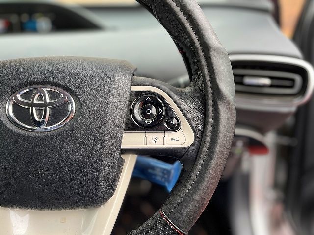 TOYOTA PRIUS 2017 Image 31