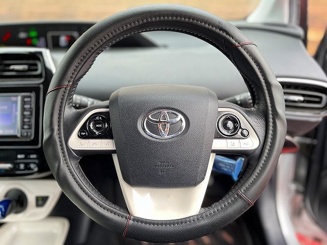 TOYOTA PRIUS 2017 Image 31