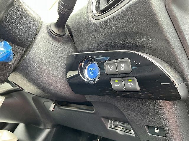 TOYOTA PRIUS 2017 Image 31
