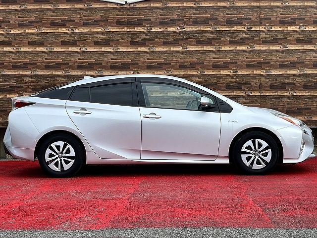 TOYOTA PRIUS 2017 Image 31